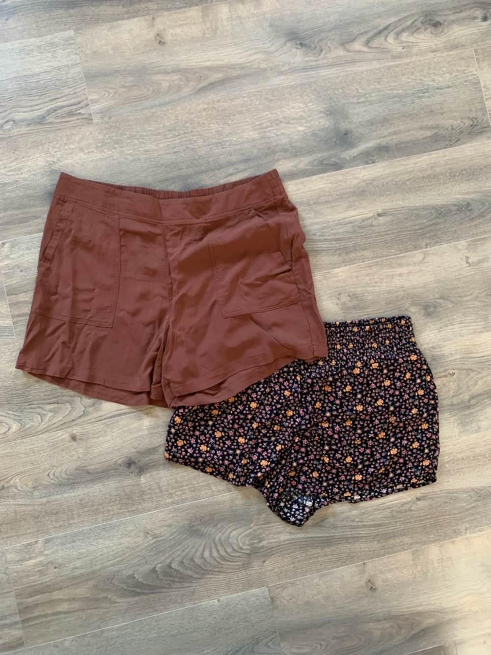 2 women’s smocked short bundle XL